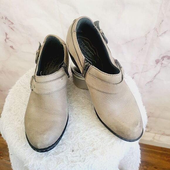 Born tan color leather super comfy booties - Picture 1 of 9